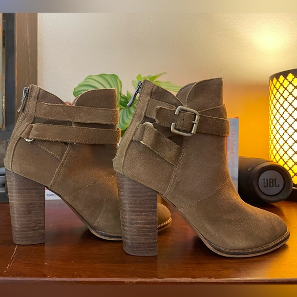 Chinese Laundry Western-style suede heels - Picture 2 of 3